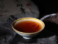 2008年的老班章普洱茶餅生茶缺了一塊值錢嗎？